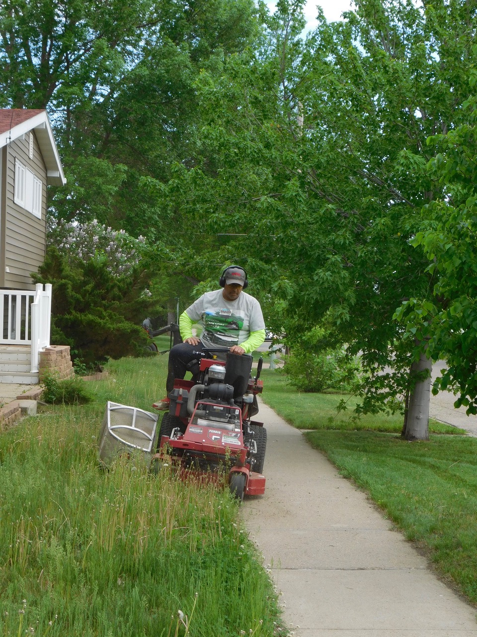 Professional Neighborhood Lawn Maintenance